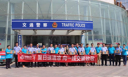 江西潤田為交警送水活動(dòng)